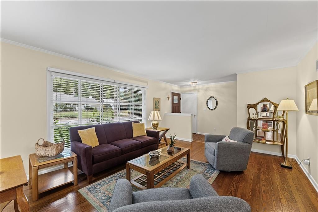 6527 Maple Drive, Mission, KS: listing photo 3