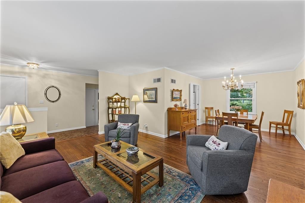 Photo 4 of 31 - 6527 Maple Drive, Mission, KS 66202