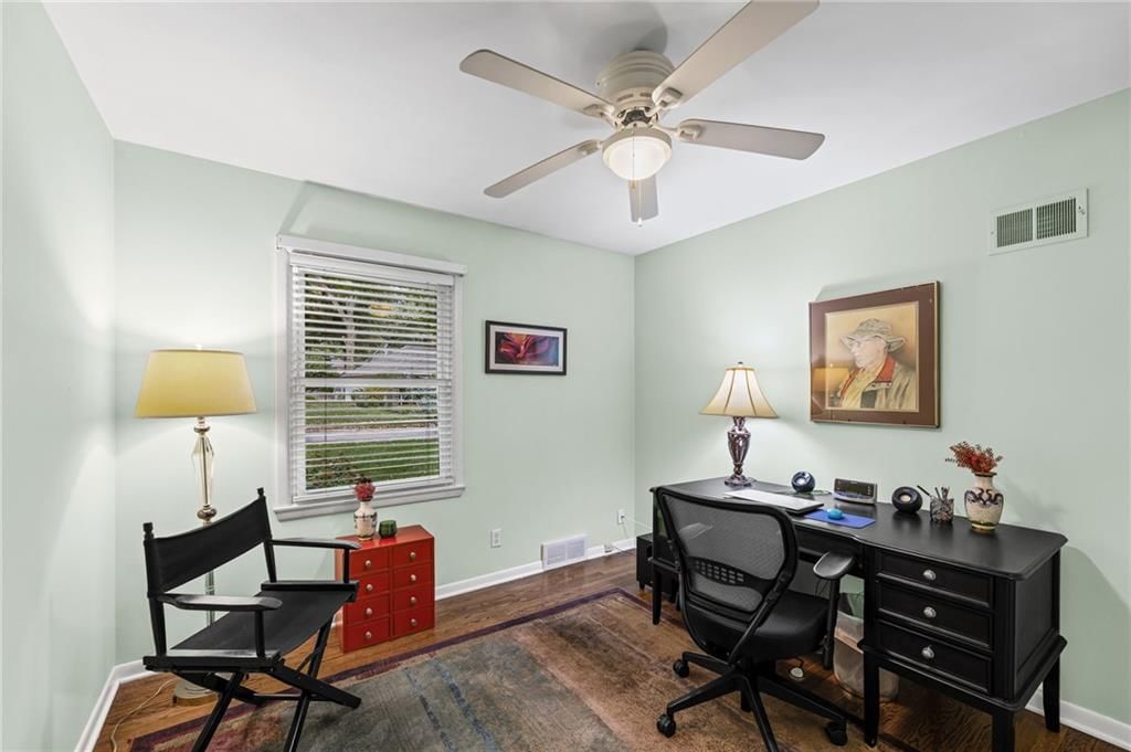 Photo 18 of 31 - 6527 Maple Drive, Mission, KS 66202