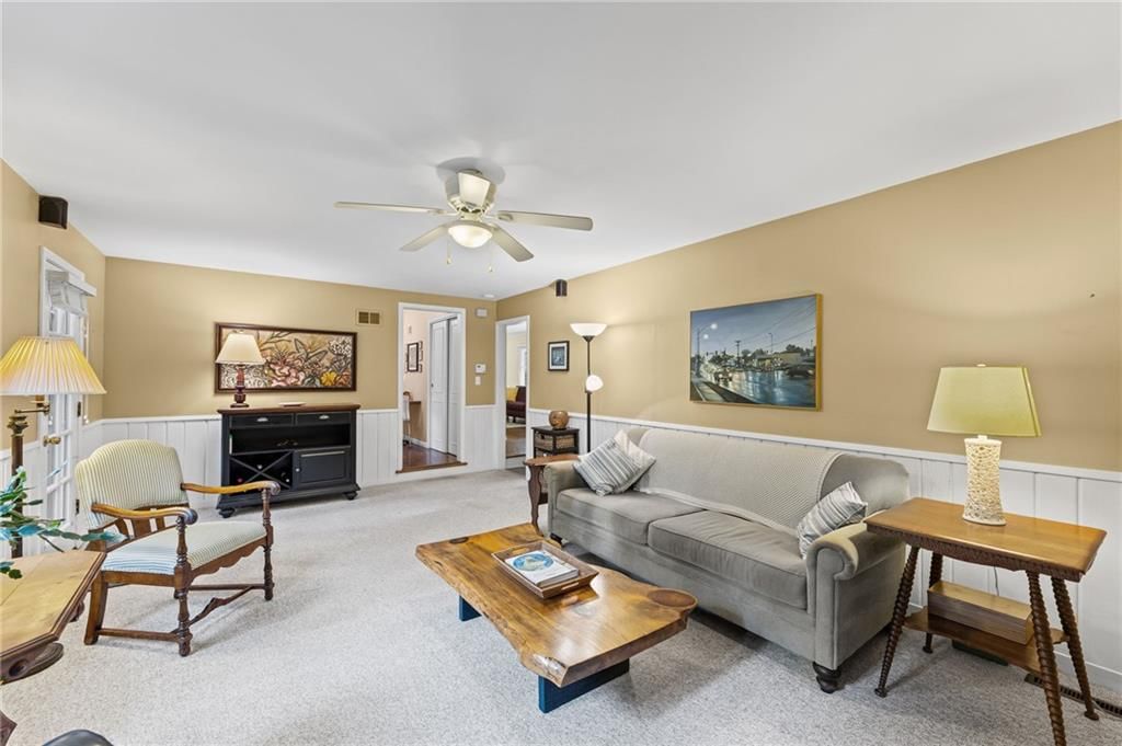 Photo 13 of 31 - 6527 Maple Drive, Mission, KS 66202