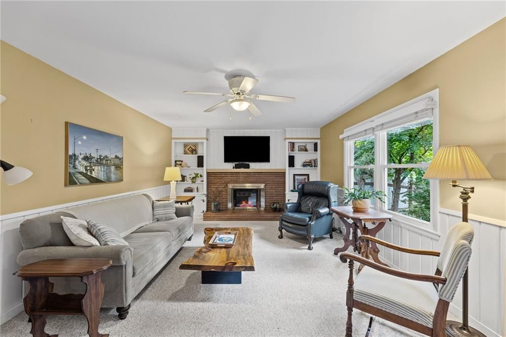 Photo 12 of 31 - 6527 Maple Drive, Mission, KS 66202