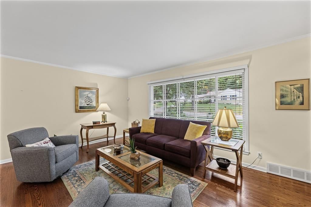 6527 Maple Drive, Mission, KS: listing photo 2