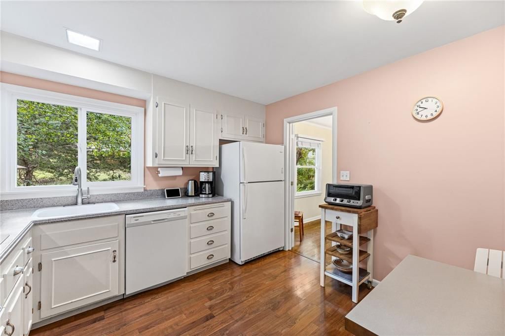 Photo 8 of 31 - 6527 Maple Drive, Mission, KS 66202