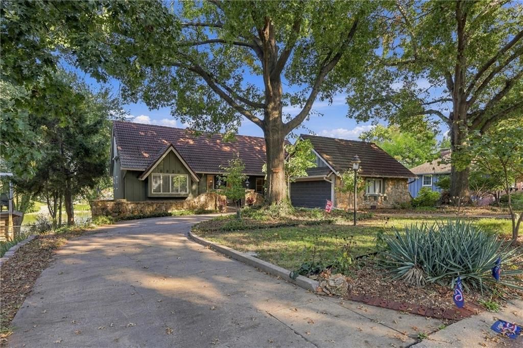 6825 Lakeshore Drive, Raytown, MO: listing photo 3