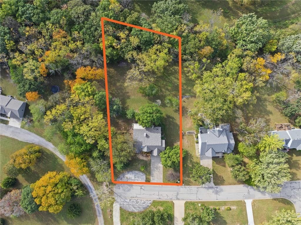 Photo 2 of 52 - 1320 S 105th Street, Edwardsville, KS 66111