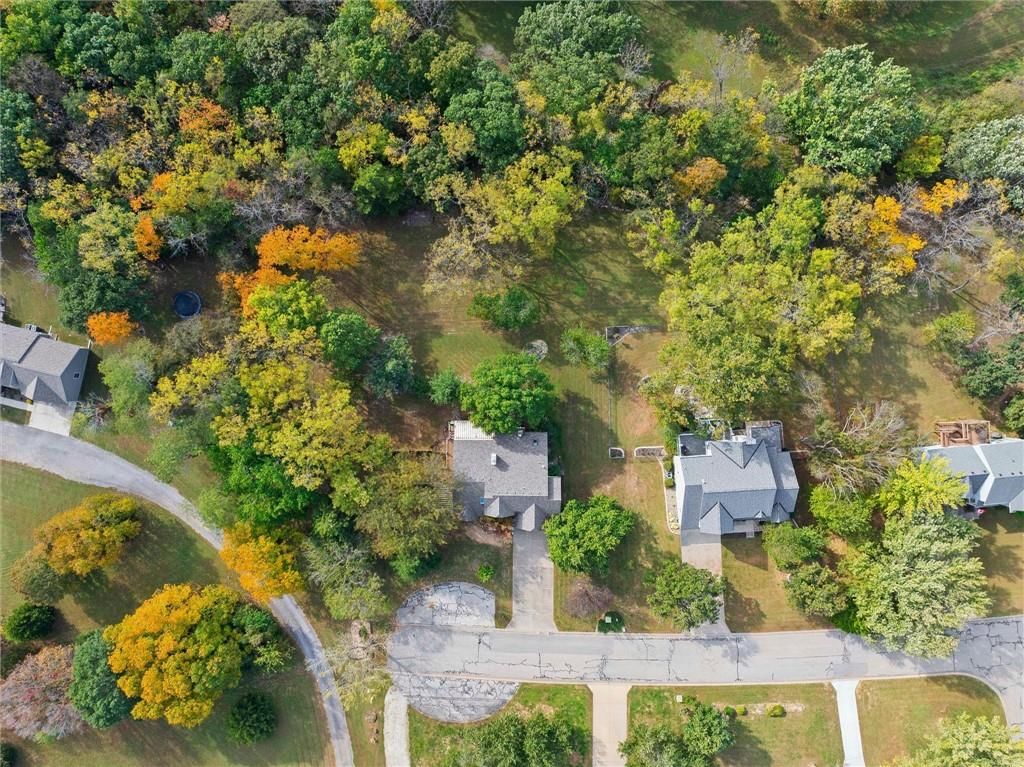 Photo 3 of 52 - 1320 S 105th Street, Edwardsville, KS 66111
