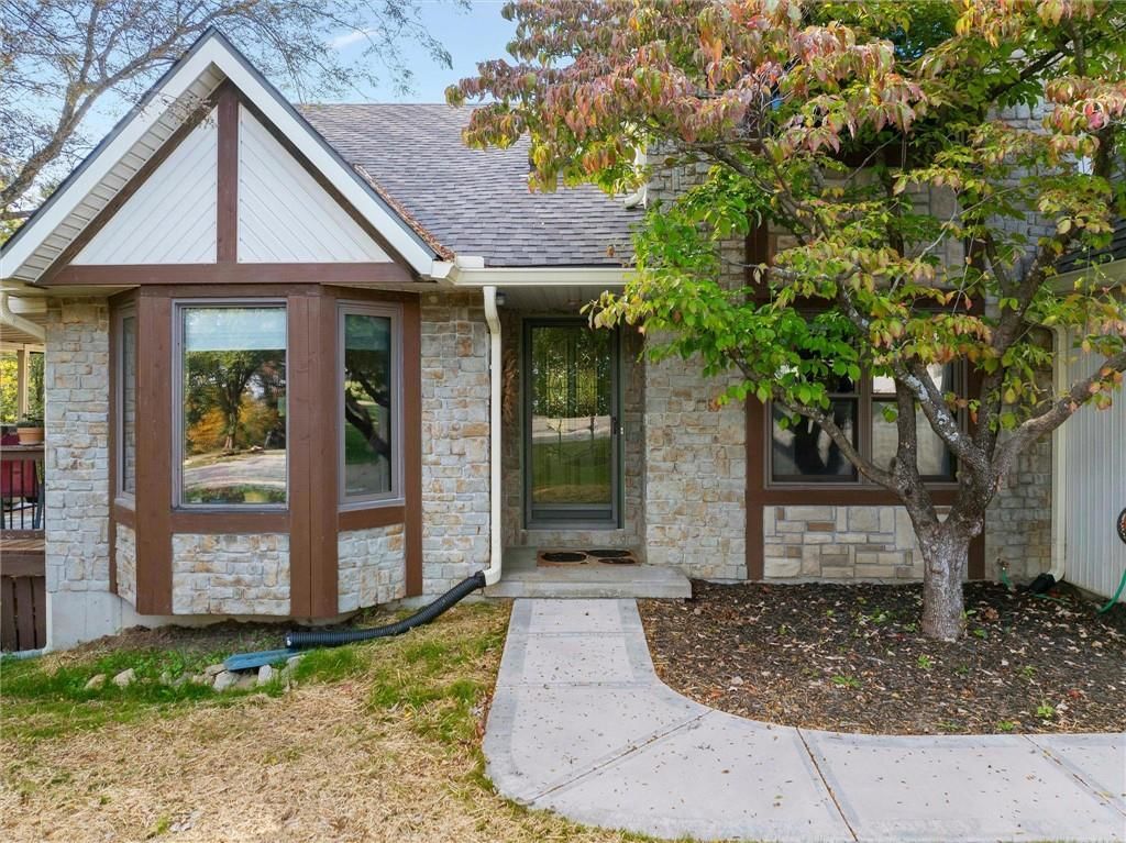 Photo 6 of 52 - 1320 S 105th Street, Edwardsville, KS 66111
