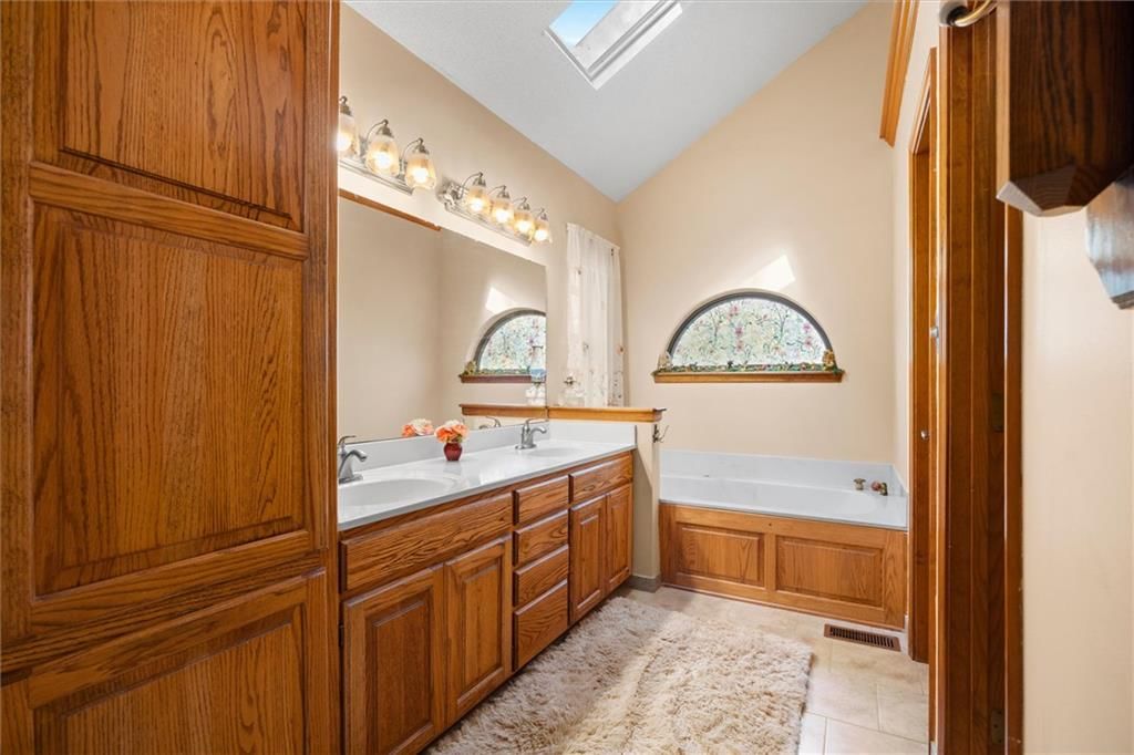 Photo 21 of 52 - 1320 S 105th Street, Edwardsville, KS 66111