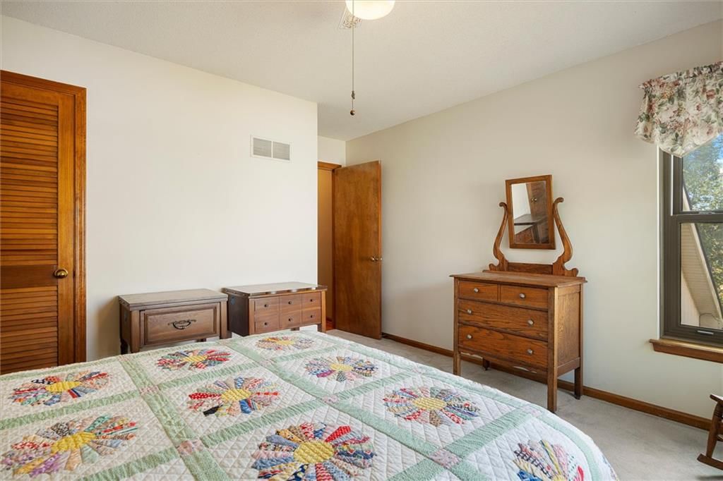 Photo 31 of 52 - 1320 S 105th Street, Edwardsville, KS 66111
