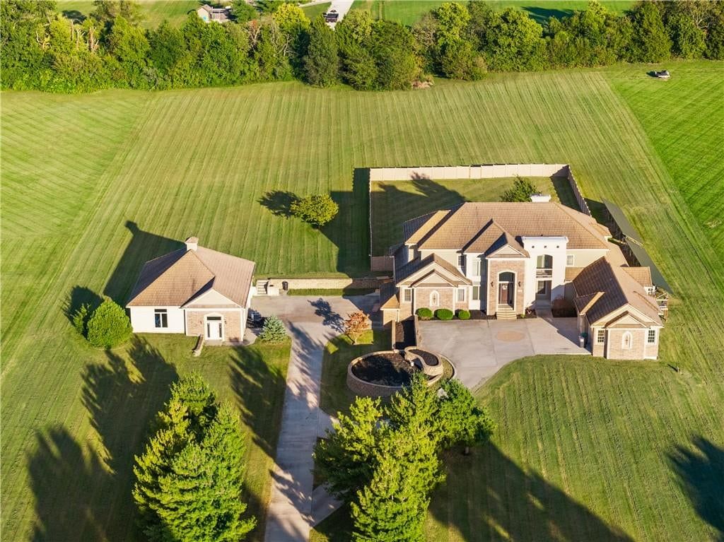 9701 Windsor Drive, Lee's Summit, MO: listing photo 2