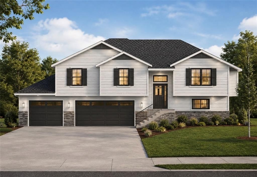 104 E WHISPERING HILLS Boulevard, Lone Jack, MO
