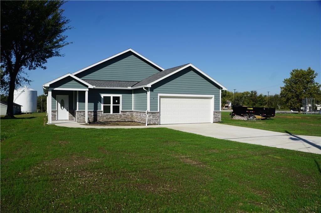 Photo 5 of 33 - 703 N Jefferson Street, Spring Hill, KS 66083