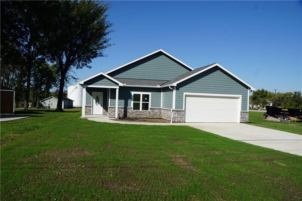 Photo 6 of 33 - 703 N Jefferson Street, Spring Hill, KS 66083