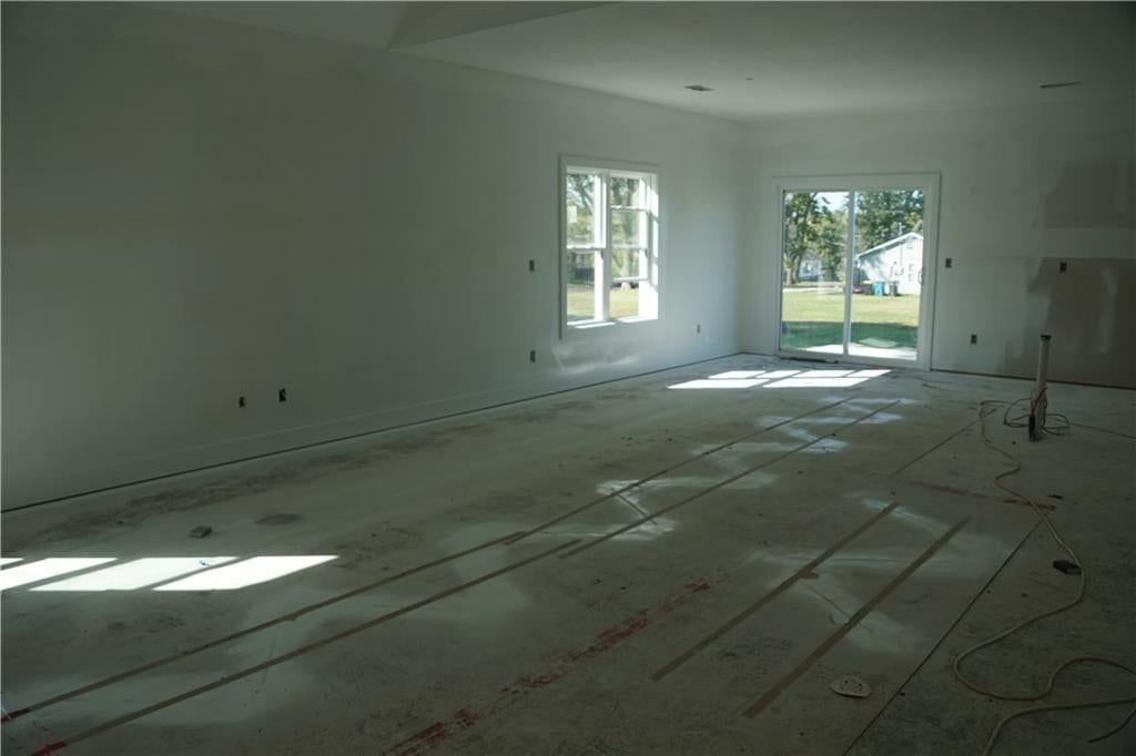 Photo 11 of 33 - 703 N Jefferson Street, Spring Hill, KS 66083