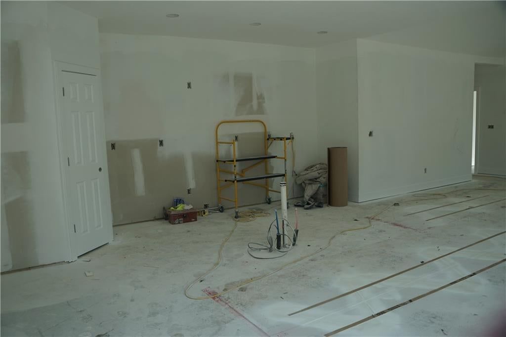Recessed lighting at 703 N Jefferson Street, Spring Hill, KS 66083