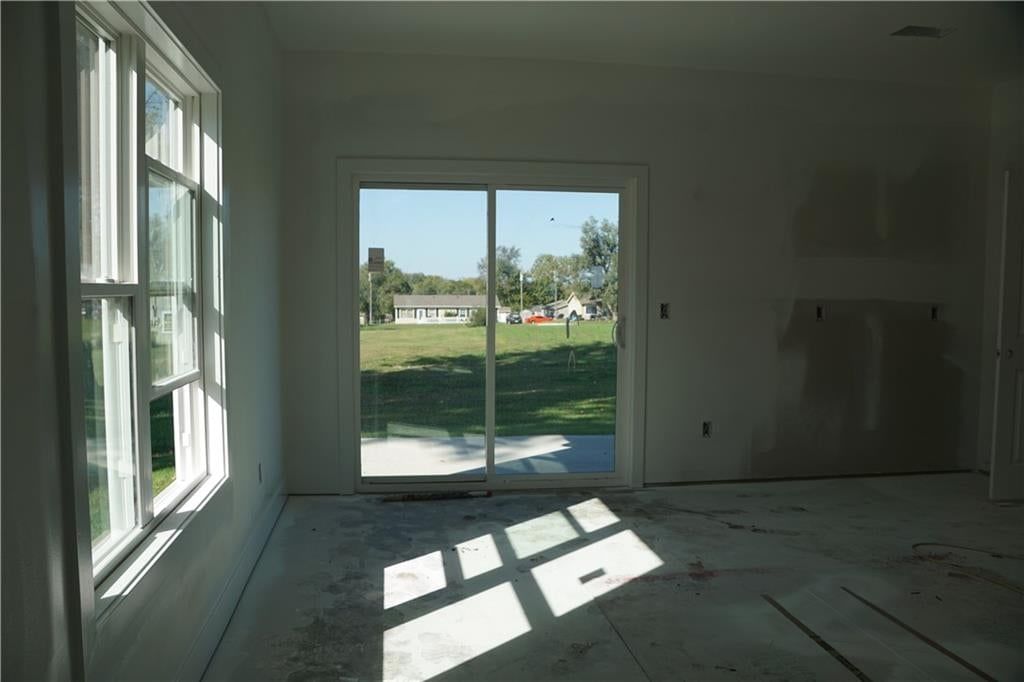 Photo 17 of 33 - 703 N Jefferson Street, Spring Hill, KS 66083