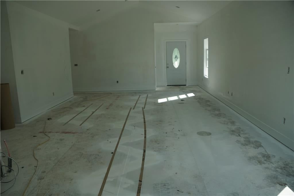 Photo 18 of 33 - 703 N Jefferson Street, Spring Hill, KS 66083