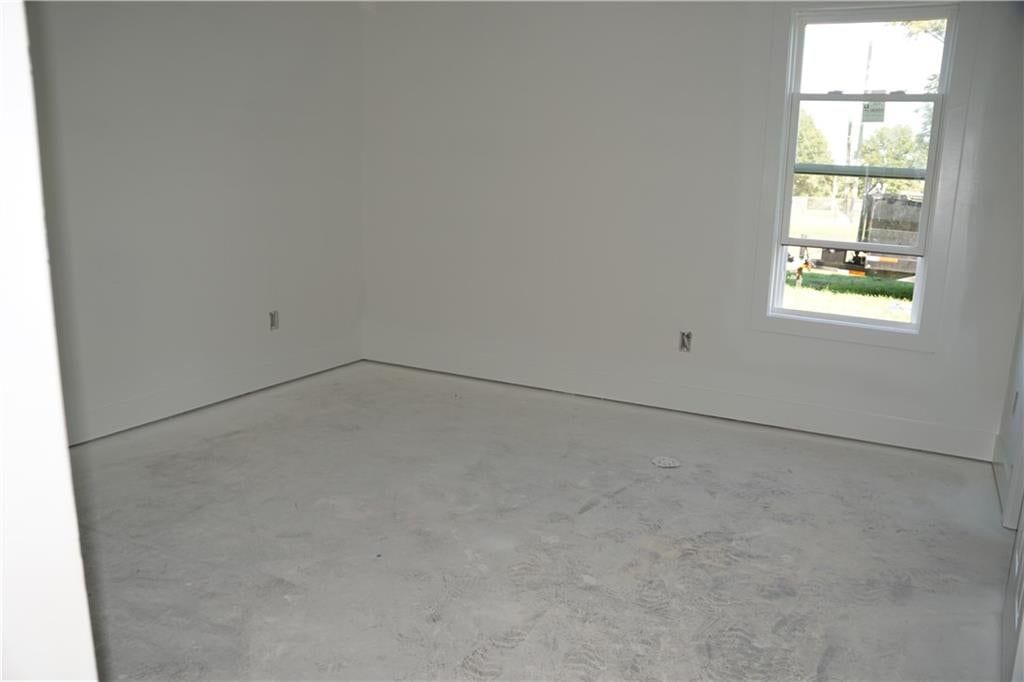 Photo 22 of 33 - 703 N Jefferson Street, Spring Hill, KS 66083