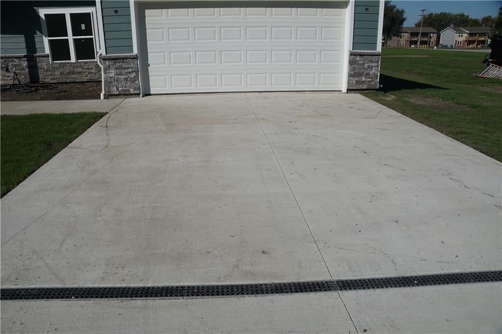 Photo 33 of 33 - 703 N Jefferson Street, Spring Hill, KS 66083