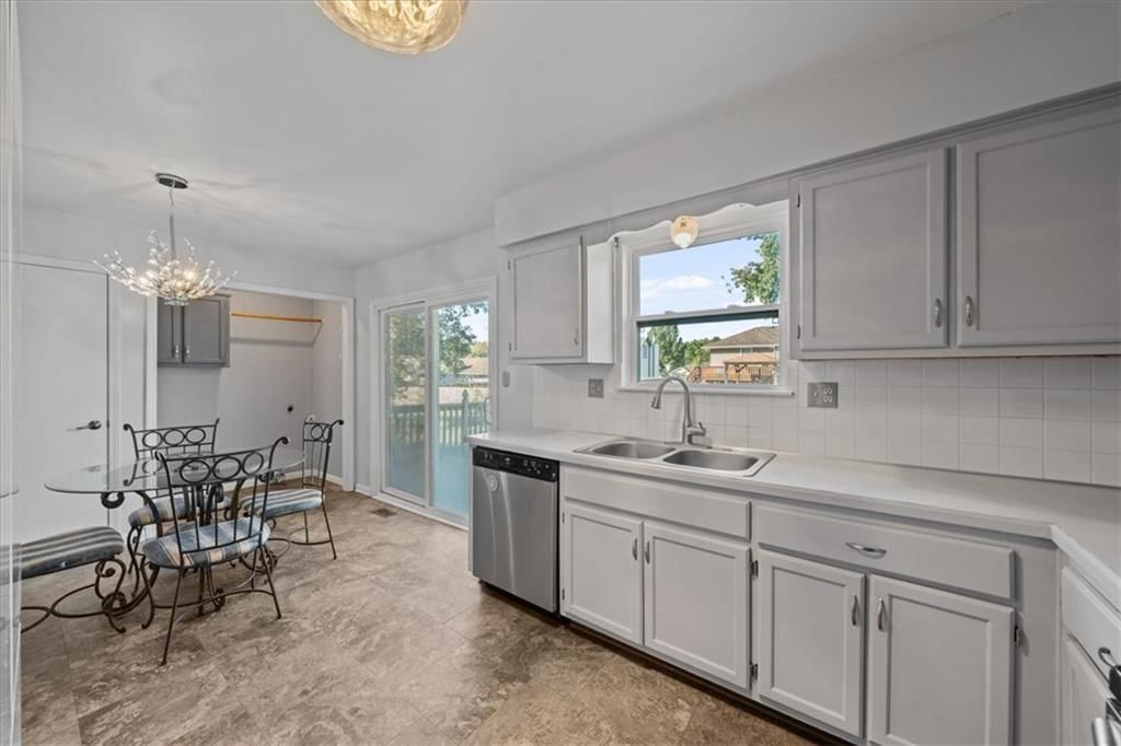 Photo 11 of 29 - 206 Pebblebrook Lane