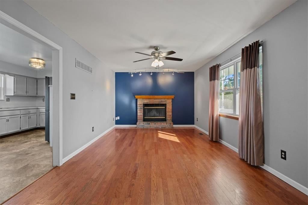 206 Pebblebrook Lane, Grain Valley, MO: listing photo 3