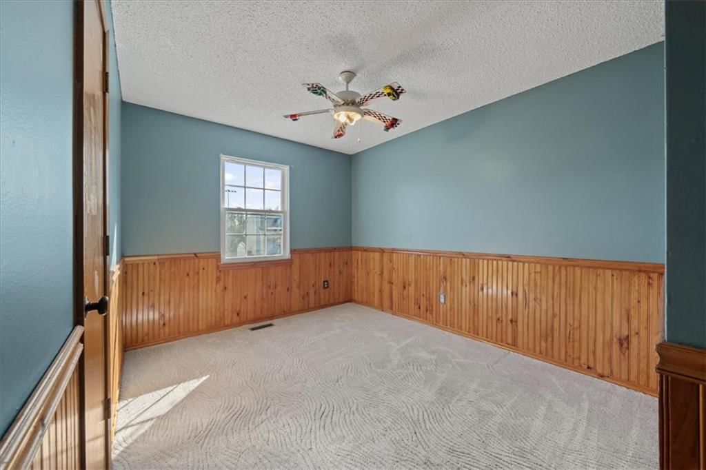 Photo 14 of 29 - 206 Pebblebrook Lane