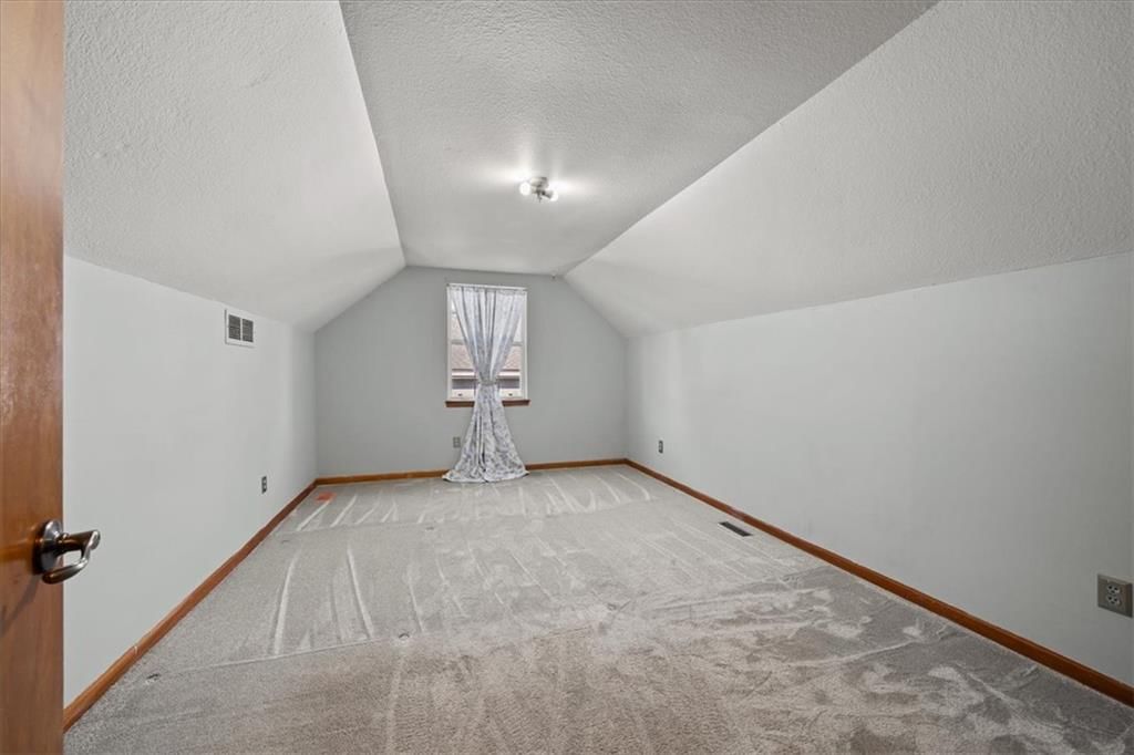 Photo 18 of 29 - 206 Pebblebrook Lane