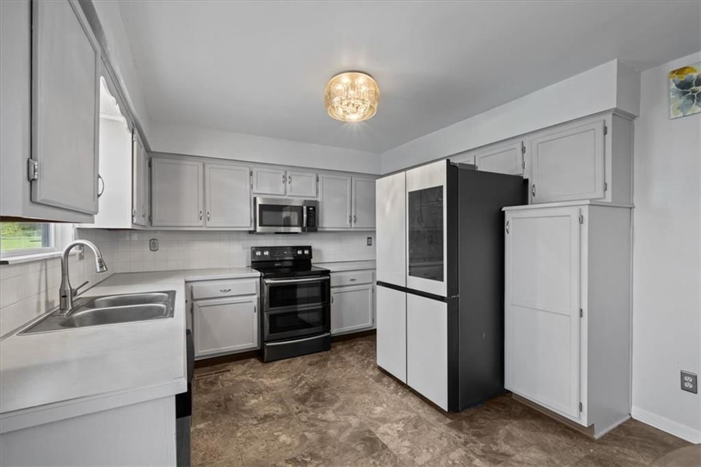 Photo 9 of 29 - 206 Pebblebrook Lane