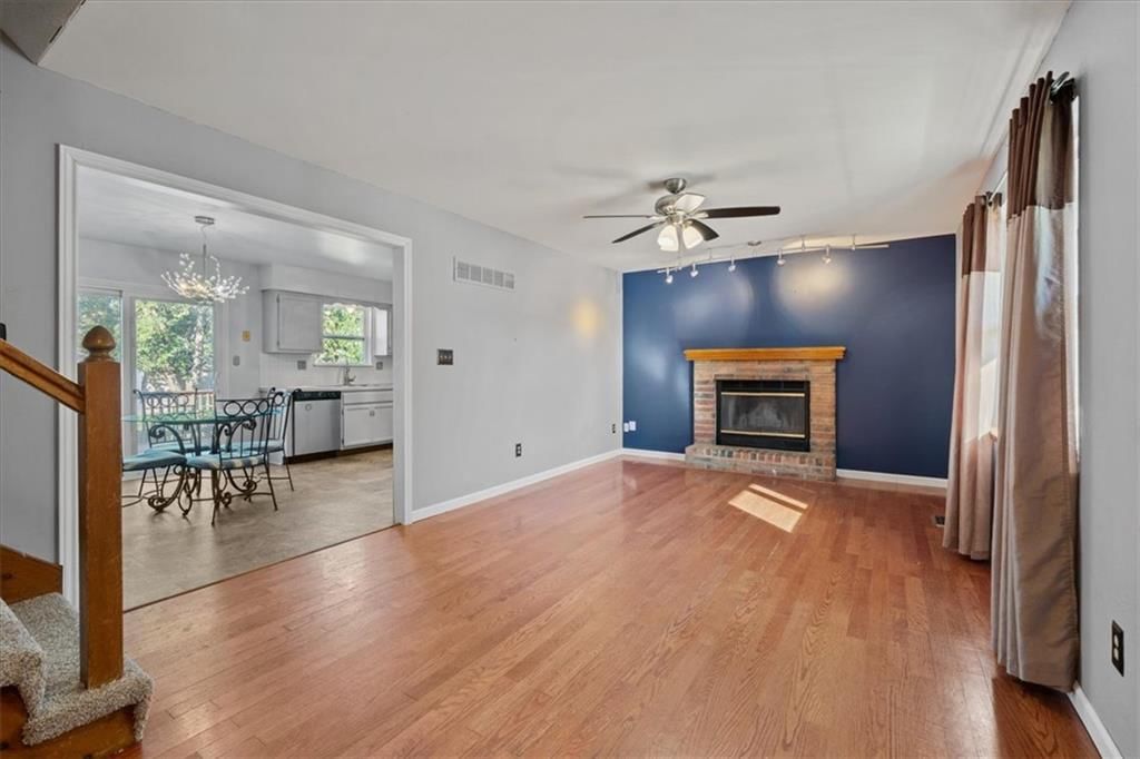 206 Pebblebrook Lane, Grain Valley, MO: listing photo 2