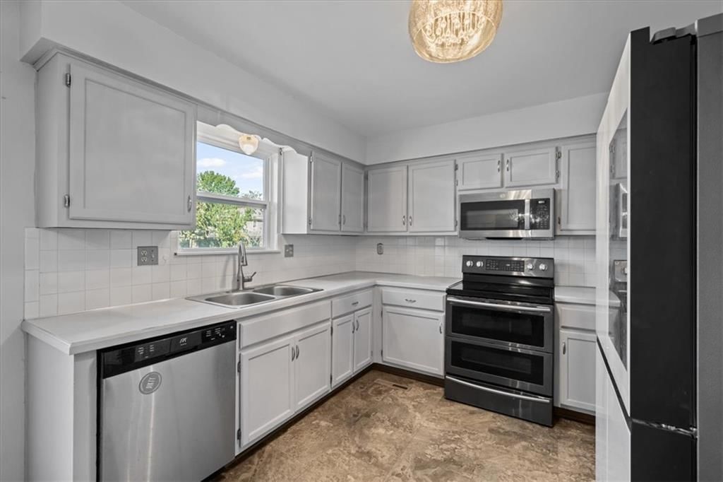 Photo 10 of 29 - 206 Pebblebrook Lane