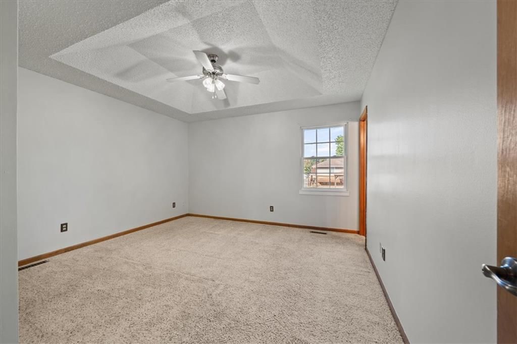 Photo 15 of 29 - 206 Pebblebrook Lane