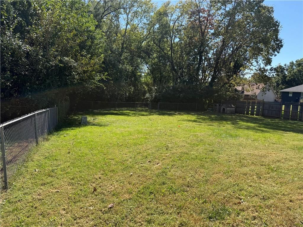 8909 E 87th Street, Raytown, MO