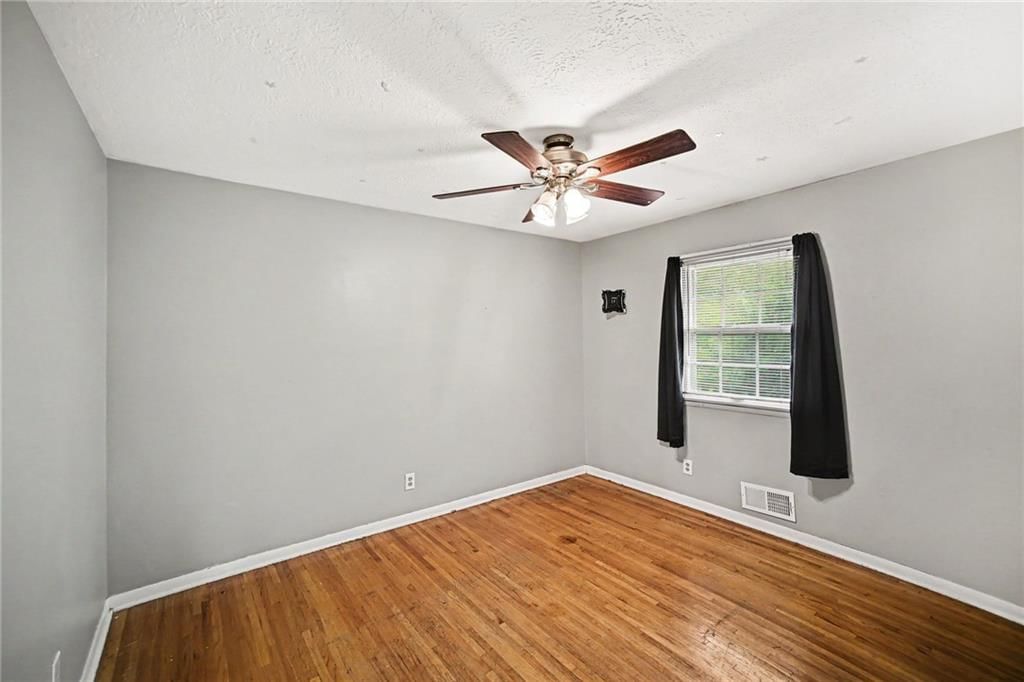 Photo 19 of 29 - 302 NE Northcrest Drive, Kansas City, MO 64116