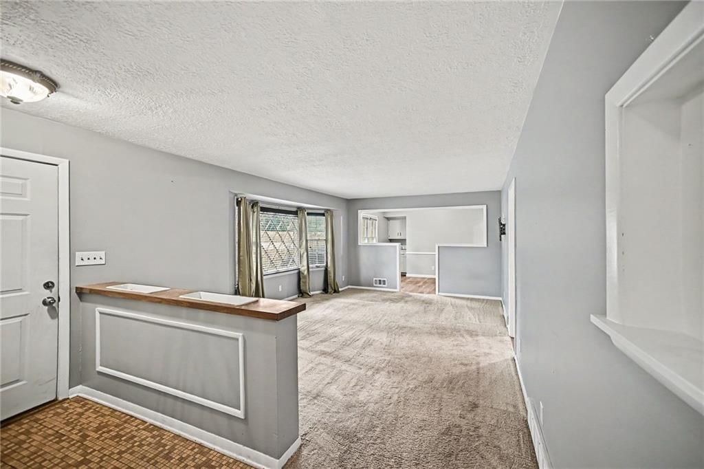 Photo 12 of 29 - 302 NE Northcrest Drive, Kansas City, MO 64116