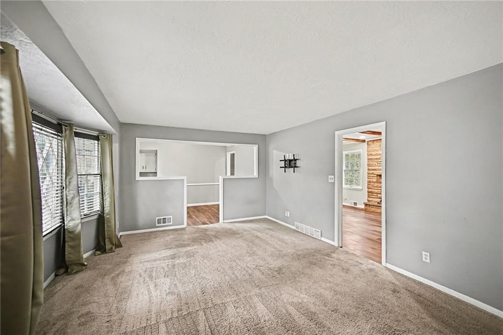 Photo 9 of 29 - 302 NE Northcrest Drive, Kansas City, MO 64116