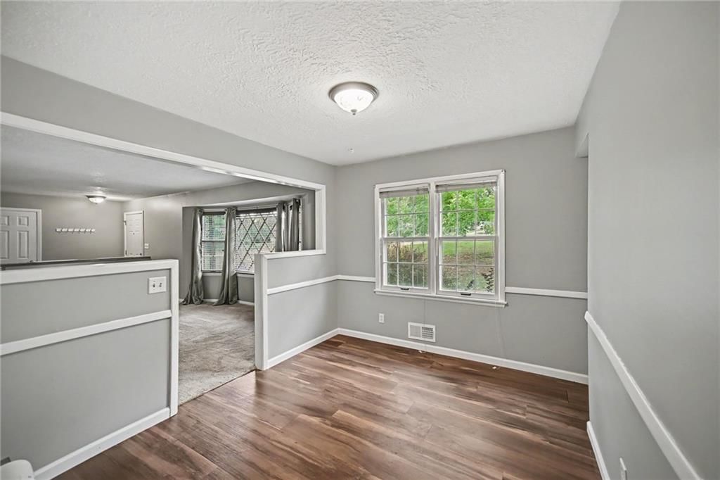 Photo 10 of 29 - 302 NE Northcrest Drive, Kansas City, MO 64116