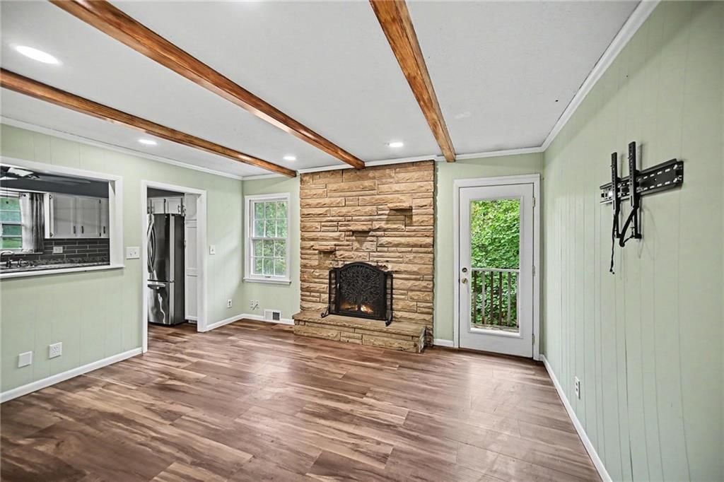 Photo 6 of 29 - 302 NE Northcrest Drive, Kansas City, MO 64116