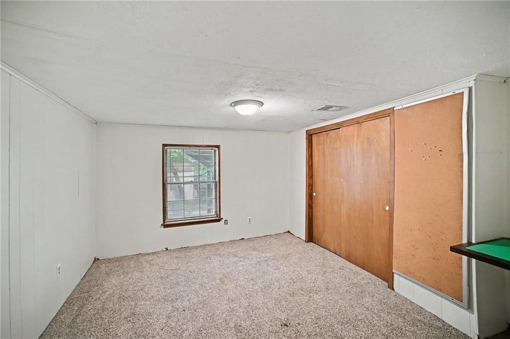Photo 24 of 29 - 302 NE Northcrest Drive, Kansas City, MO 64116