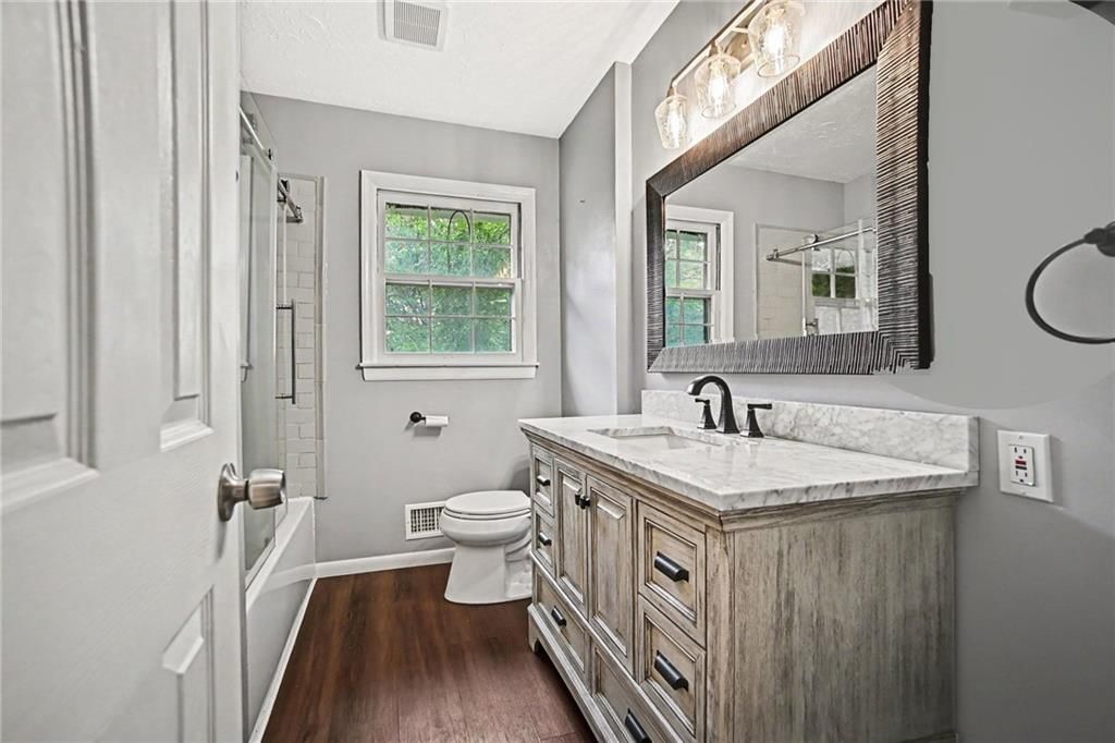 Photo 21 of 29 - 302 NE Northcrest Drive, Kansas City, MO 64116