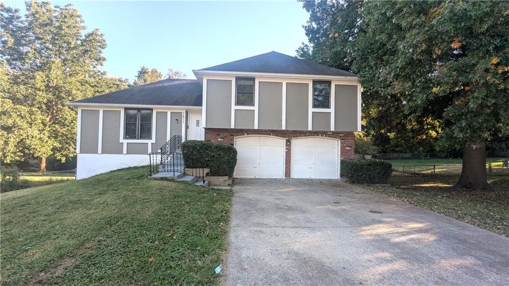 7611 E 100th Terrace, Kansas City, MO: listing photo 2
