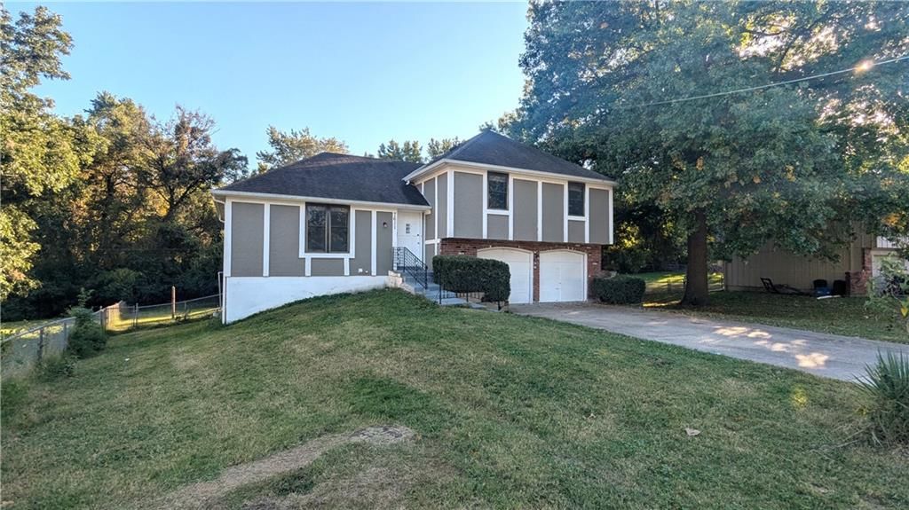7611 E 100th Terrace, Kansas City, MO: listing photo 3