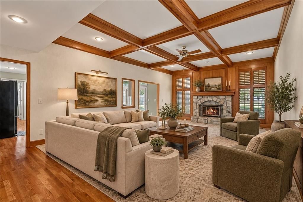 Photo 8 of 67 - 12808 Sherwood Drive, Leawood, KS 66209