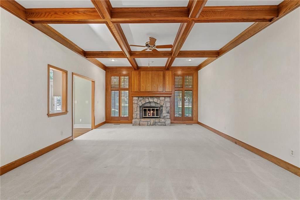 Photo 10 of 67 - 12808 Sherwood Drive, Leawood, KS 66209