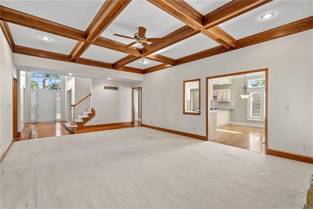 Photo 11 of 67 - 12808 Sherwood Drive, Leawood, KS 66209