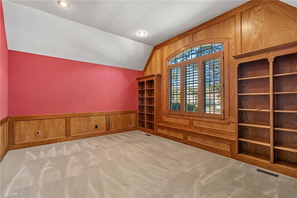 Photo 15 of 67 - 12808 Sherwood Drive, Leawood, KS 66209