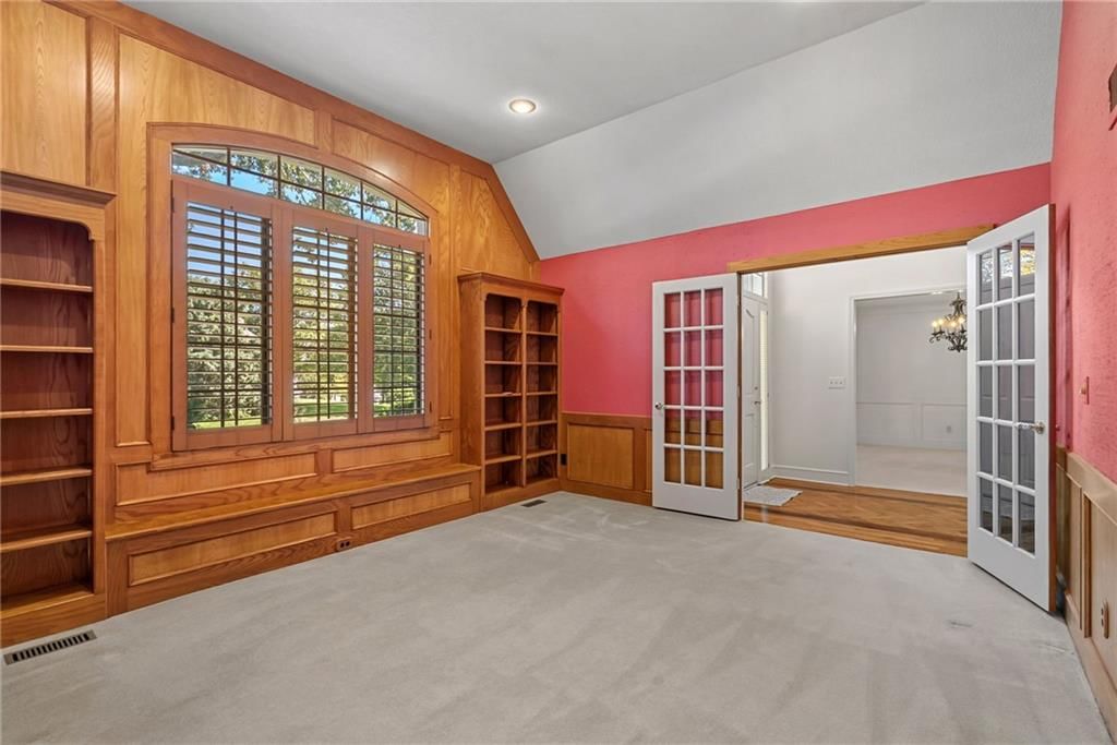 Photo 16 of 67 - 12808 Sherwood Drive, Leawood, KS 66209