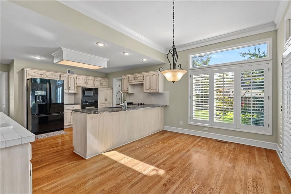 Carpet at 12808 Sherwood Drive, Leawood, KS 66209
