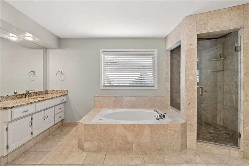 Photo 30 of 67 - 12808 Sherwood Drive, Leawood, KS 66209
