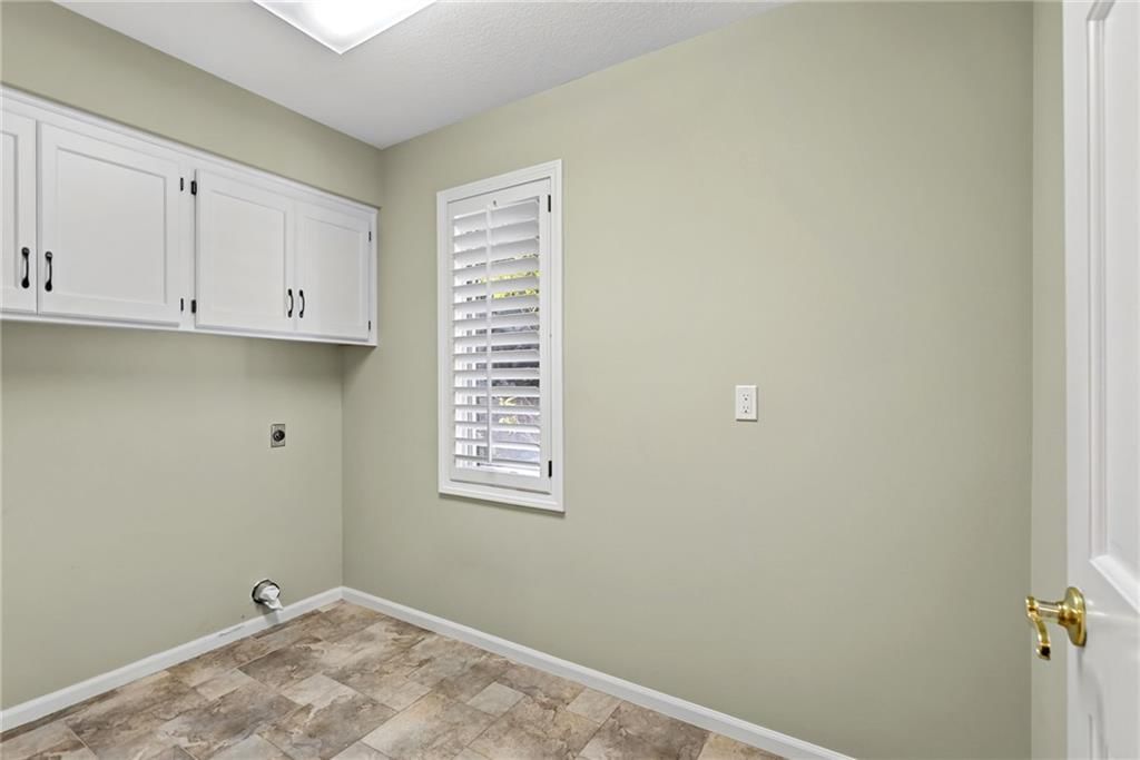 Photo 33 of 67 - 12808 Sherwood Drive, Leawood, KS 66209