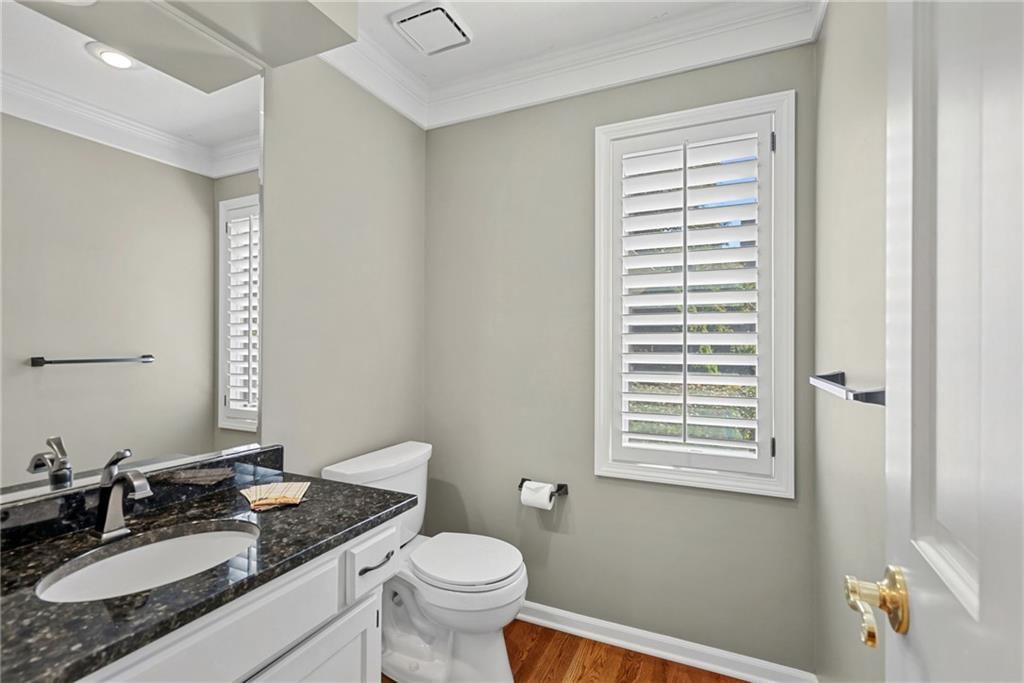 Photo 34 of 67 - 12808 Sherwood Drive, Leawood, KS 66209
